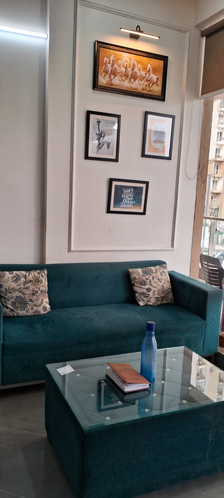 EasyGoldBuyer office — reception area